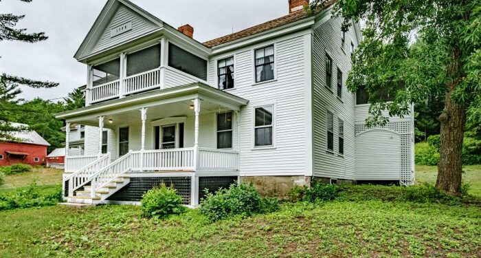 C.1788 Historic Farm House For Sale W/Barn And Outbuildings on 4 Acres ...