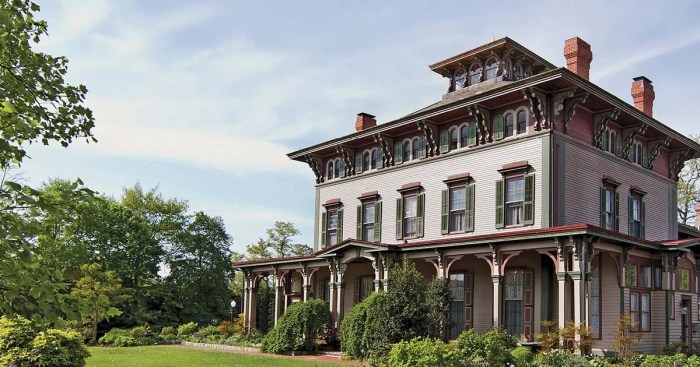 Historic Victorian Style Home In Pittsburgh, PA (PHOTOS)