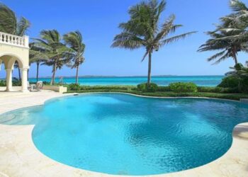 5 Bedroom Luxury Beach House for Sale, Ocean Club Estates, Paradise ...